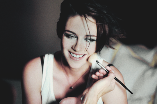 himmeliesel:  Kristen Stewart photographed by Hadar Pitchon for Byrdie, October 2014.