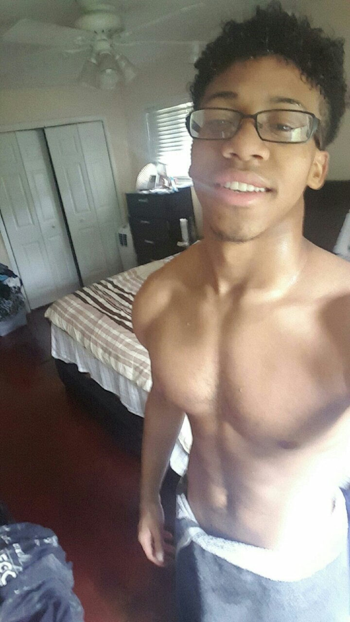 kelpfreak:  Our baby Josh ❤❤❤ Got him to show that ass for you❤✔👌