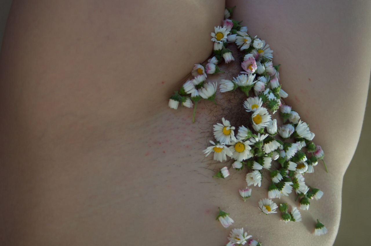 naughty-but-nice-uk:  FLOWERS VERTIGO.Thank you for this wonderful submission http://wake-up-morning.tumblr.com/Please