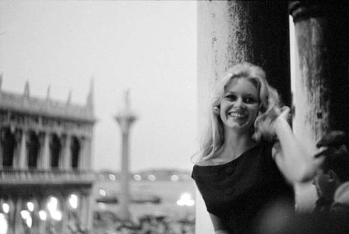 welovebrigittebardot:Brigitte Bardot looking at Saint Mark’s Square during the 19th Venice Internati