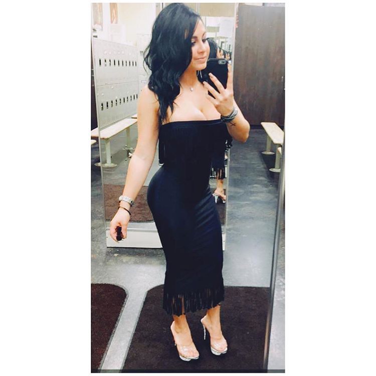 stripper-locker-room:  xo.barbie24