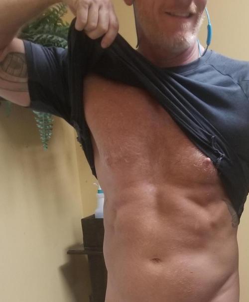 Perfect dilf nipples.