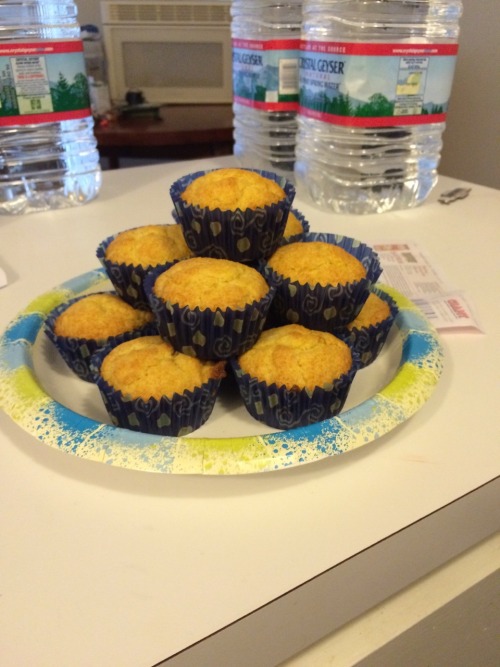 Some vegan food for thanksgiving! Nice corn bread muffins and a sweet potato casserole