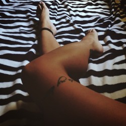 tattooedink-artvixens:  Legs…. Ohh yessss