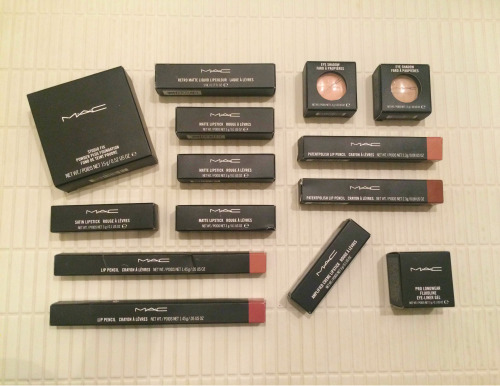 freewaylifter:withdrawal haul with @liftingthecity​Featured:MAC Studio Fix Powder Plus Foundation - 