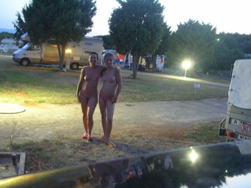 naturistelyon:Mother and daughter at the camping