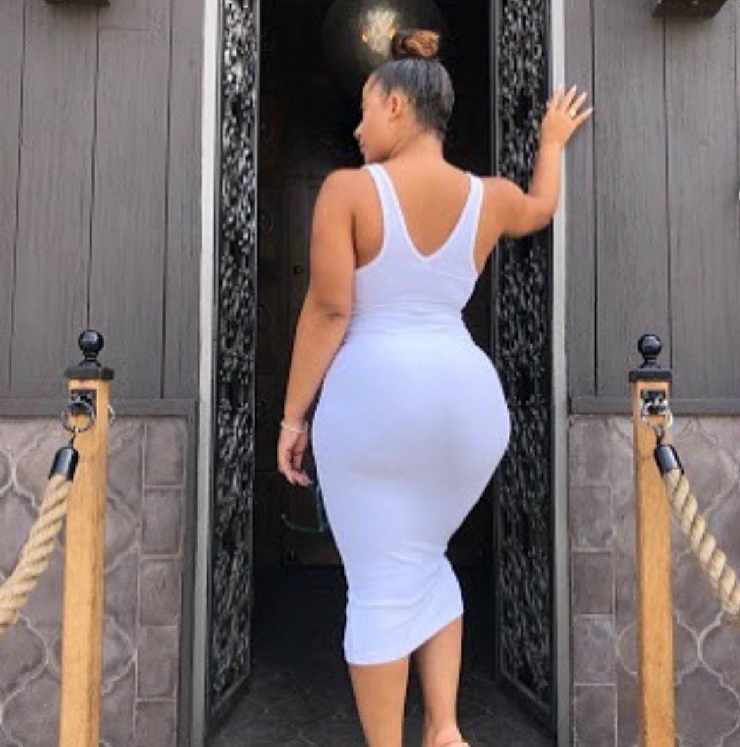 kingjazziedad:   DeliciouslySexy. CurvyLicious. BootiDelicious Ma.   Ms Ravie_Loso