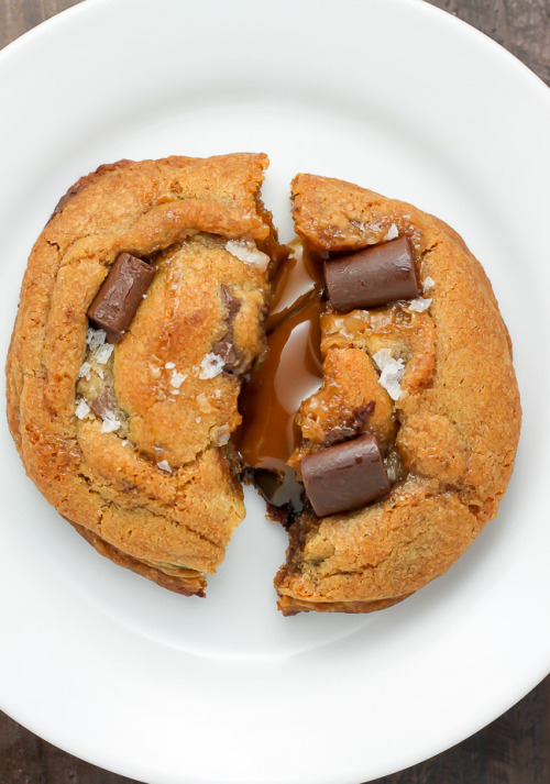 sweetoothgirl:    Salted Caramel Stuffed Chocolate Chunk Cookies   