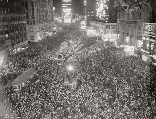 machetelanding: Times Square, New Year’s Eve 1937 The complete history behind the famous Times Squar