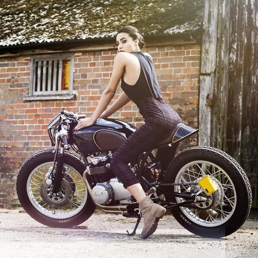 machoturbo:  because it’s always been a girl on a motorcycle for me 😘