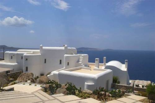 mjalti:mykonos greece // 6 be 6 ba // $8.4 million