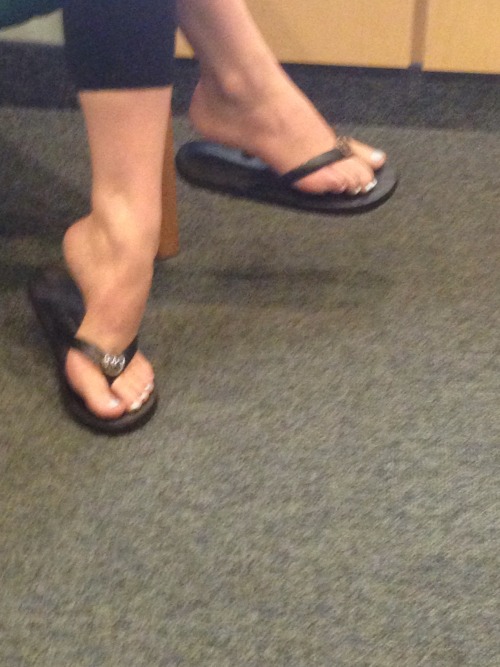 sexycandidfeet: Submission: at the dentists office, warm weather time!Love the sexy submissions!