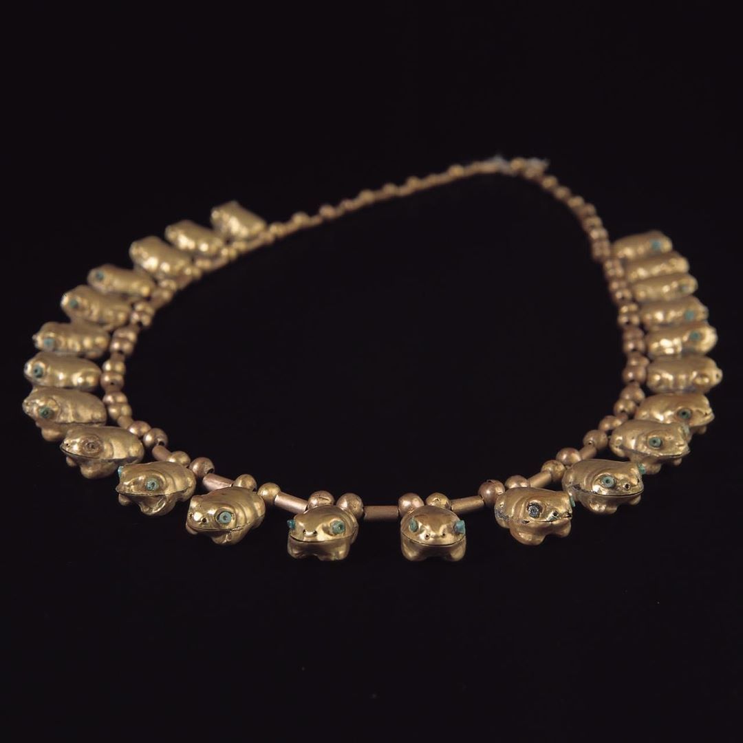 randomitemdrop:athelind:curlicuecal:lemonsharks:jeannepompadour:Moche necklace with gold beads in the shape of toads, 1-800 AD; Peruall modern jewelry designs are canceled, this is peak aestheticthis frog necklace from 1000 years ago has the exact same