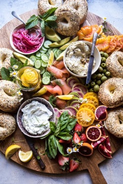 sweetoothgirl:  bagel and smoked salmon bar.@celticknot65 an idea for Sunday. This is absolutely your dream breakfast/brunch, mo chroi. 😘