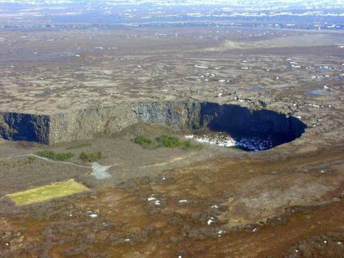 ÁsbyrgiBelow is an aerial view of the horseshoe-shaped Ásbyrgi canyon, that lies in the north of Ice