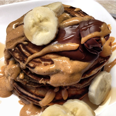 livefitdiefit:  Chocolate protein pancakes, recipe. 