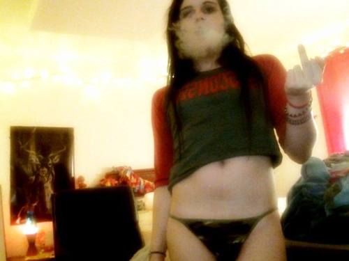 420stonergurl:  420 (:   Smokin’ hot!