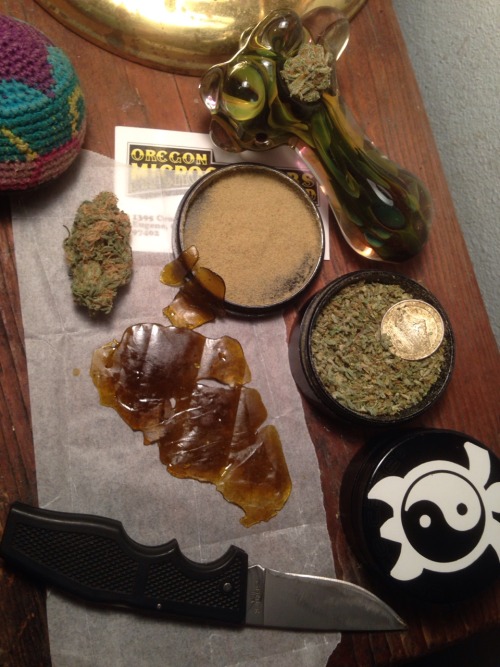 veraisastoner:tiannajuana:Set up to get hiiiiighly medicated💨  😍😍😍😍