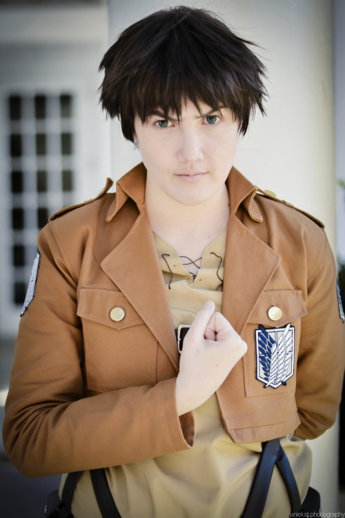 janiekat:Eren Jaeger Shingeki no Kyojin AnimeUSA 2013Eren firewolf826photographer janiekat**rest are