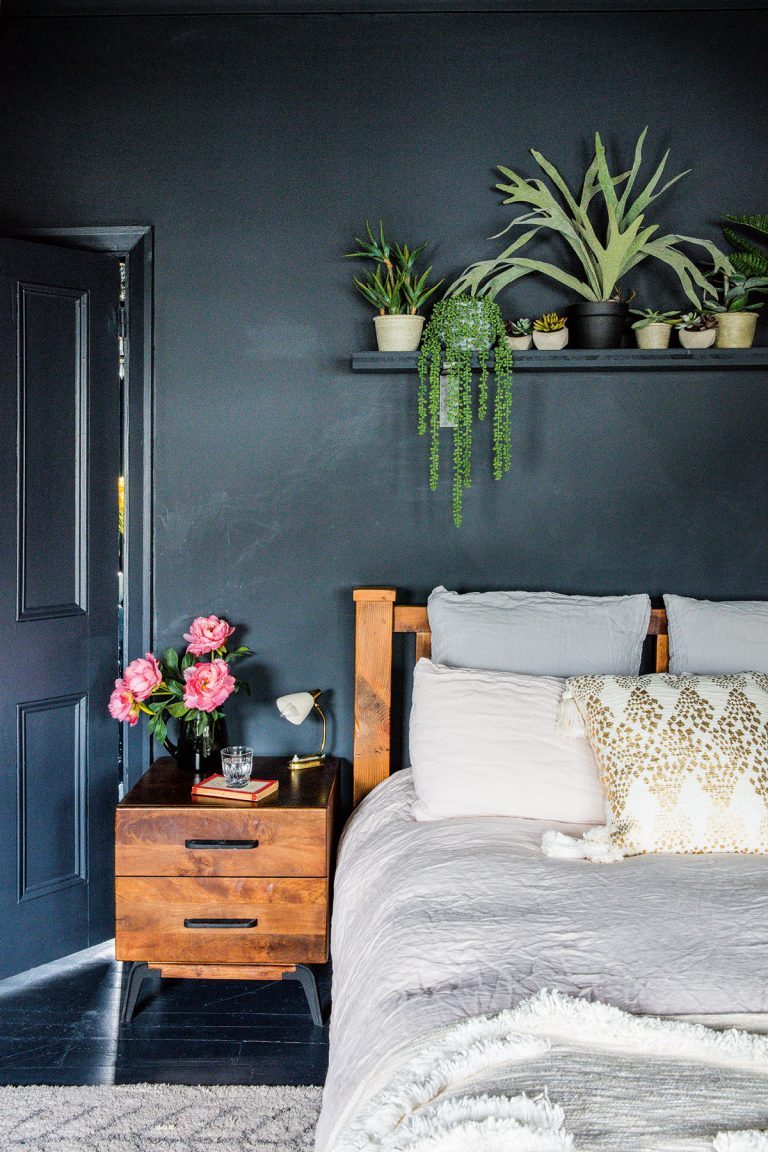 gravityhome:  Dark Victorian home in London | photos by Paul Raeside  Follow Gravity