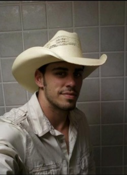 ratethestraight:  Rate Josh here with 50 likes/reblogs if you want him naked, rated and hard ;) 