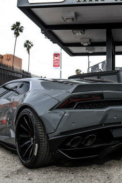 luxware:  Phat Huracan 