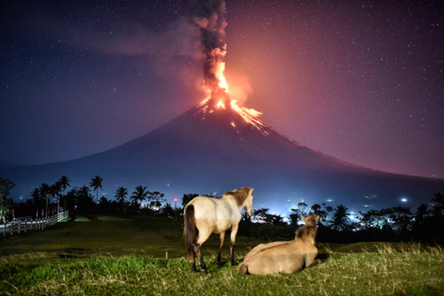 pen-pal-pictures:Mount Mayon, Philippines, January 2018. Photos by Ezra Acayan for Al Jazeera