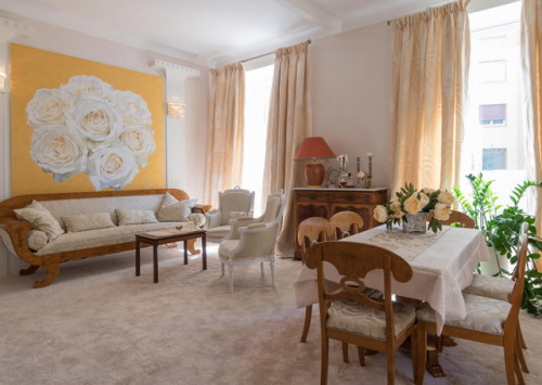 Glamorous Monte Carlo Apartment with a Glimpse of the SeaIf you are looking for a luxurious home in 