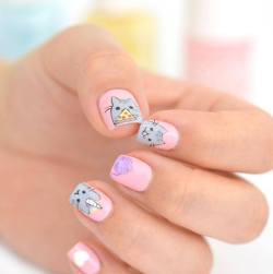 kawaii-box-co:    Meow! 🐱 Have a Pusheen manicure and the food loving witty little kitten will entertain you every day! (●♡∀♡) ► https://www.instagram.com/explore/tags/pusheennails/ 