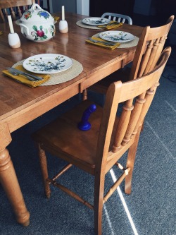 vorlesesubbie:  jackessem:  -  Abendessen!😎📖  Today&rsquo;s kitchen scene.