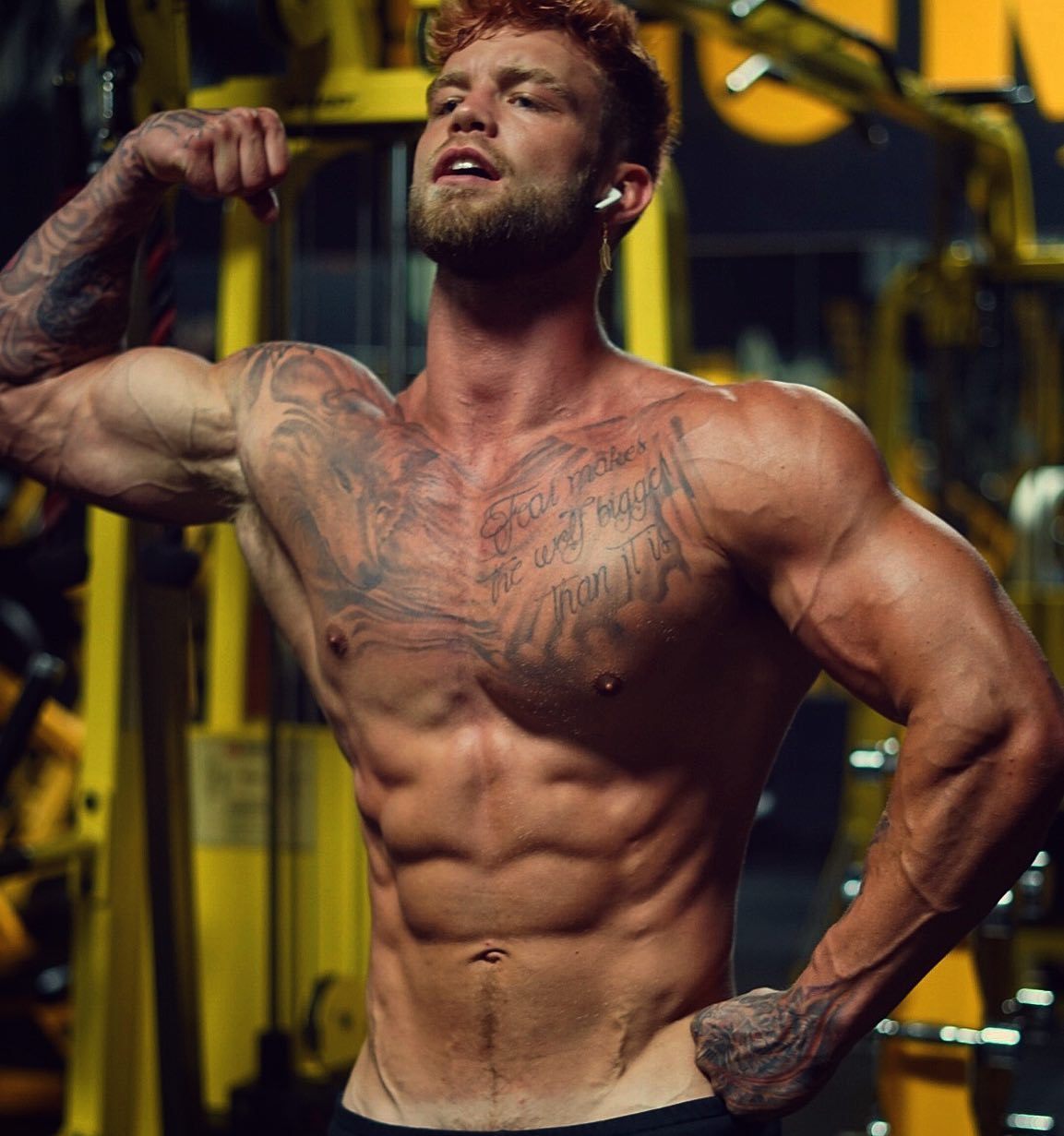thehottestmenaround:Dustin mcneerhttps://www.instagram.com/markdmafia/