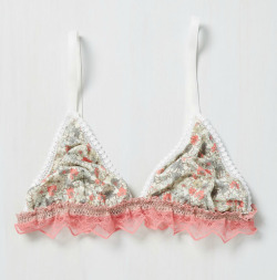 coquettefashion:  Floral Bralette & Panties