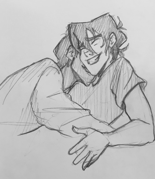 materassassino:  glowdroid: whenever i go to draw klance it usually just ends up as kisses? i donâ€™t fight it 