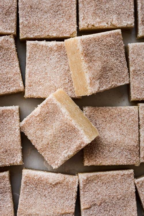 sweetoothgirl:  SNICKERDOODLE BLONDIES  