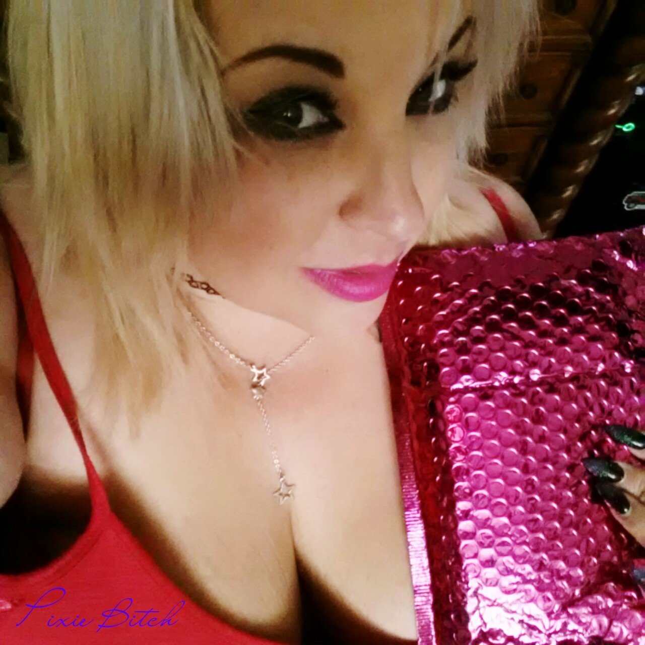 pixie-bitch75:  Whoo-Hoo… Finally my Ipsy bag has arrived, gotta luv the hot pink