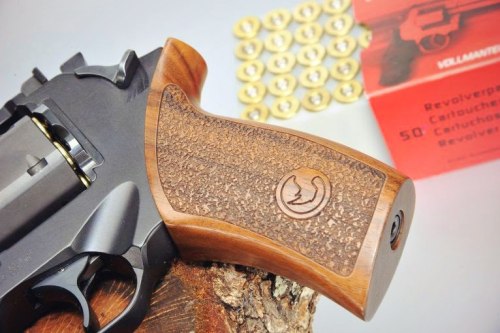 brokenandbought:  elpatronrealg:  Chiappa Rhino 40DS   This is an interesting-looking handgun. -em