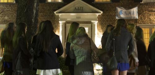 talesofthestarshipregeneration:micdotcom:UVa sorority sisters fight back after being told to “stay inside at night”   “Stay inside at night.”That’s what the national chapters of many University of Virginia sororities are telling their