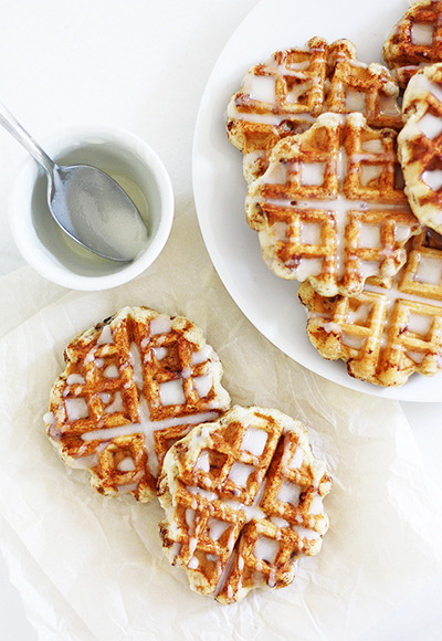 sweetalchemies:  Easy Cinnamon Roll Waffles