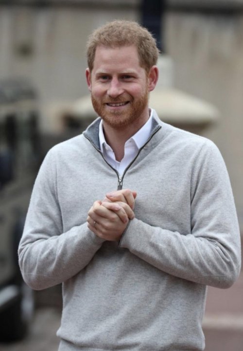 jechristine: trh-thesussexes:A PROUD FATHER OF A SON!!!!!! This is literally how Harry walked around