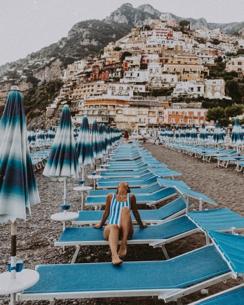 collagevintage:When your swimwear matches with the sun beds ⛱ #collageontheroad #positano