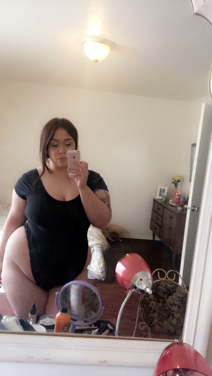 littleyellowspider:  littleyellowspider:  Thigh appreciation post  I think these are my fav pix of me ever 