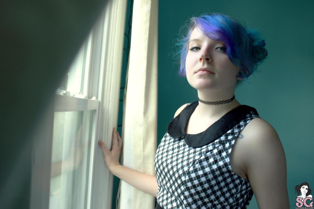 past-her-eyes:  Faebelle Hopefulfaebelle.suicidegirls.comLink to South African SuicideGirls