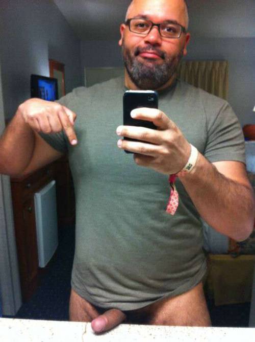 bigbearretreats:  relbear-dc:  bearlover5:  artistbehr:  Totally sexy!  Gorgeous gorgeous man.  You are hot. I like!!  Bear Meat !!