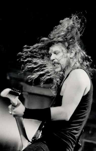 anything-for-my-baby:James Hetfield, Maple Leaf Gardens,Canada - April 07 1989.  (X)