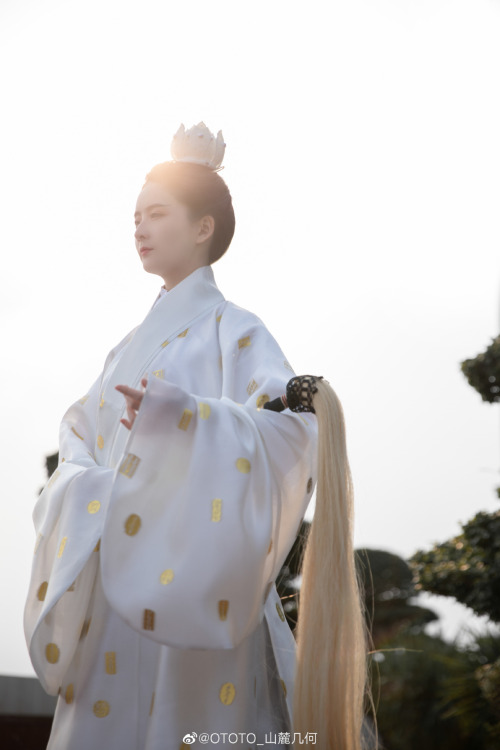 hanfugallery:chinese hanfu by OTOTO_山麓几何