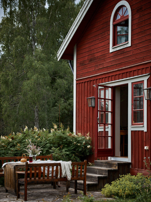 thenordroom:Traditional Swedish farmhouse | more hereTHENORDROOM.COM - INSTAGRAM - PINTEREST - SUPPO