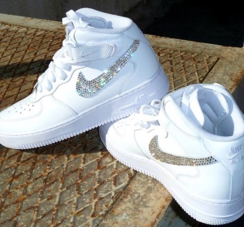 These sneakers are so cute!