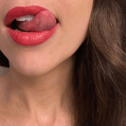 ktmarried:  This week, we’re going to post body gifs. First up: 👄👅 . . . Other requests?