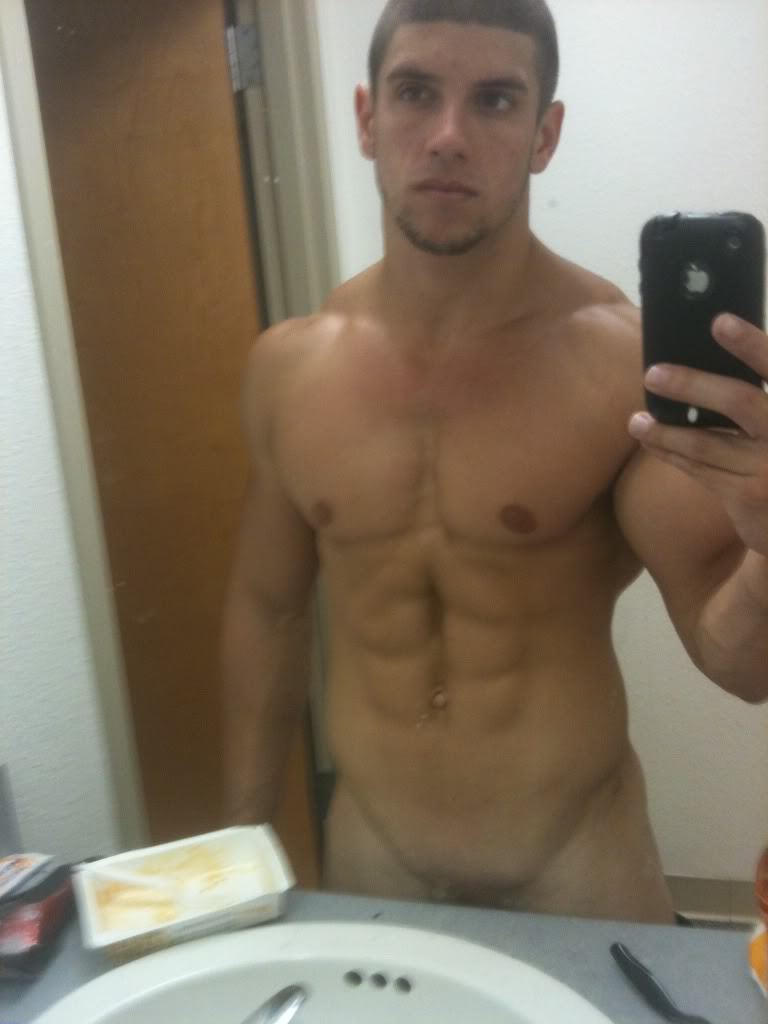 biblogdude:   I bet he is a hot fucker straightalphamen:  Nick Bennett…bodybuilder