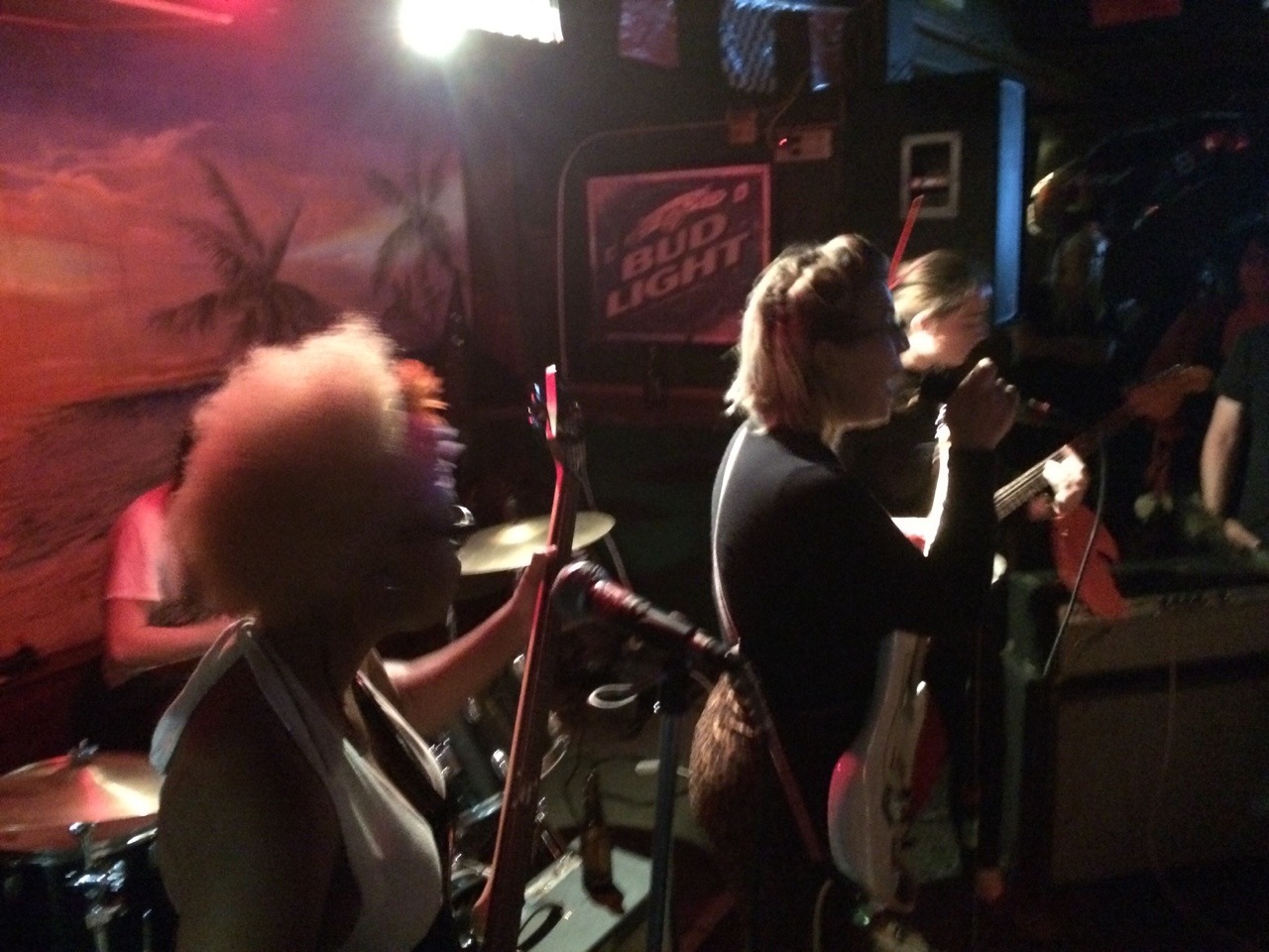 adultinsect:  CROW DOUBT ( beyonce-huxtable&rsquo;s band doing a No Doubt cover